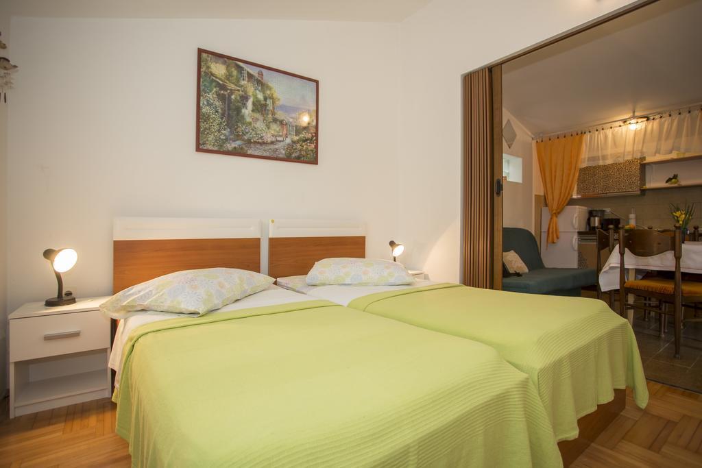 Apartments Pula 1618 Экстерьер фото