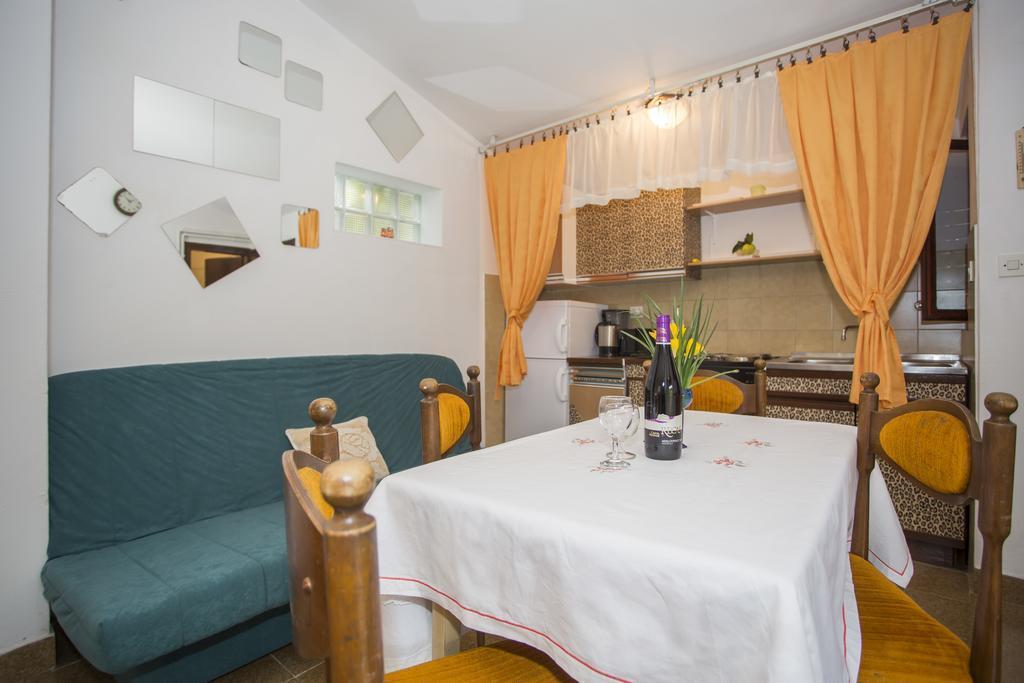 Apartments Pula 1618 Экстерьер фото
