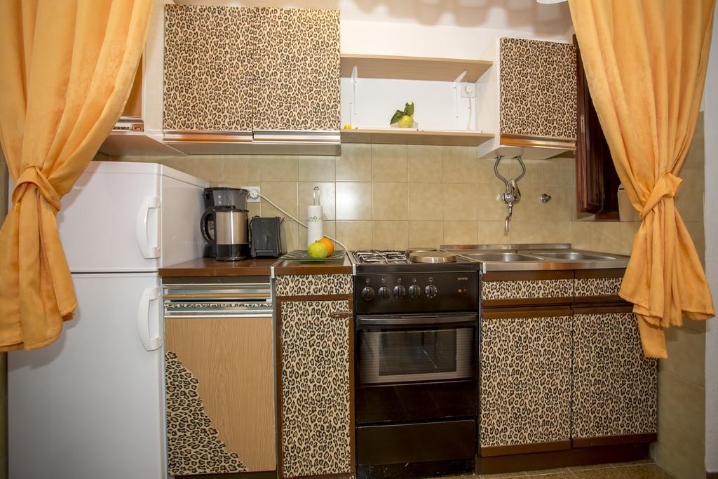 Apartments Pula 1618 Экстерьер фото